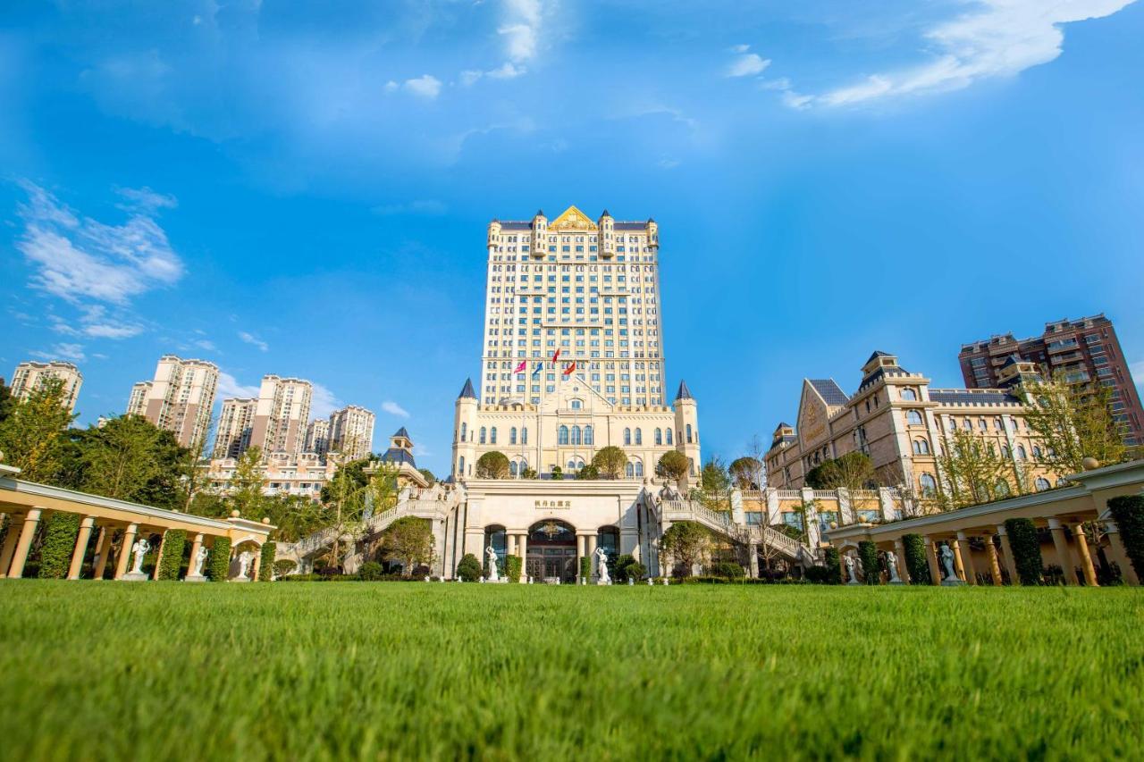 Wyndham Grand Kunming East Hotel Exterior photo
