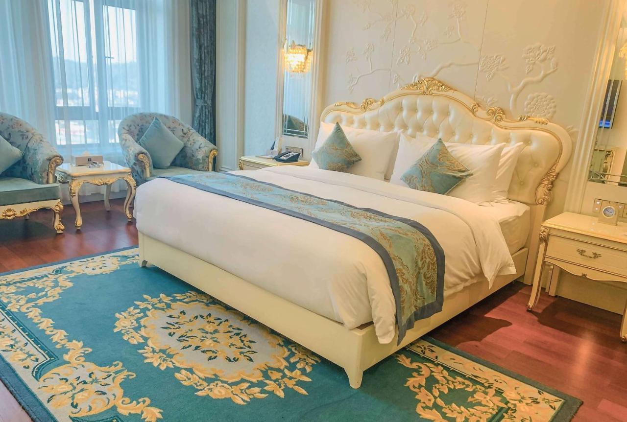 Wyndham Grand Kunming East Hotel Exterior photo